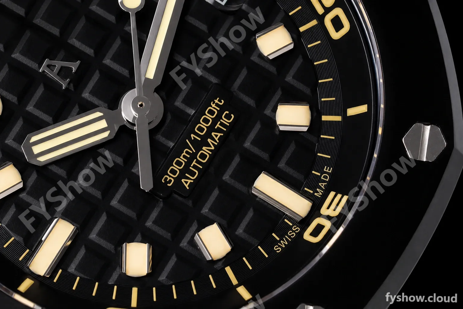 Audemars Piguet - Royal Oak Diver 15720CN 42mm CER/RU Black APF A4308 - Image 3