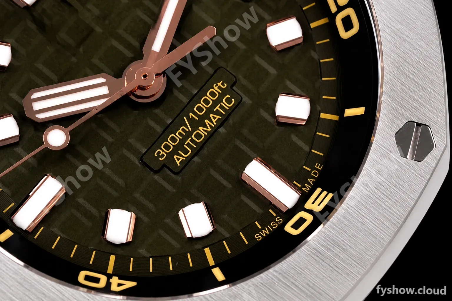 Audemars Piguet - Royal Oak Diver 15720ST 42mm SS/RU Green APF A4308 - Image 2