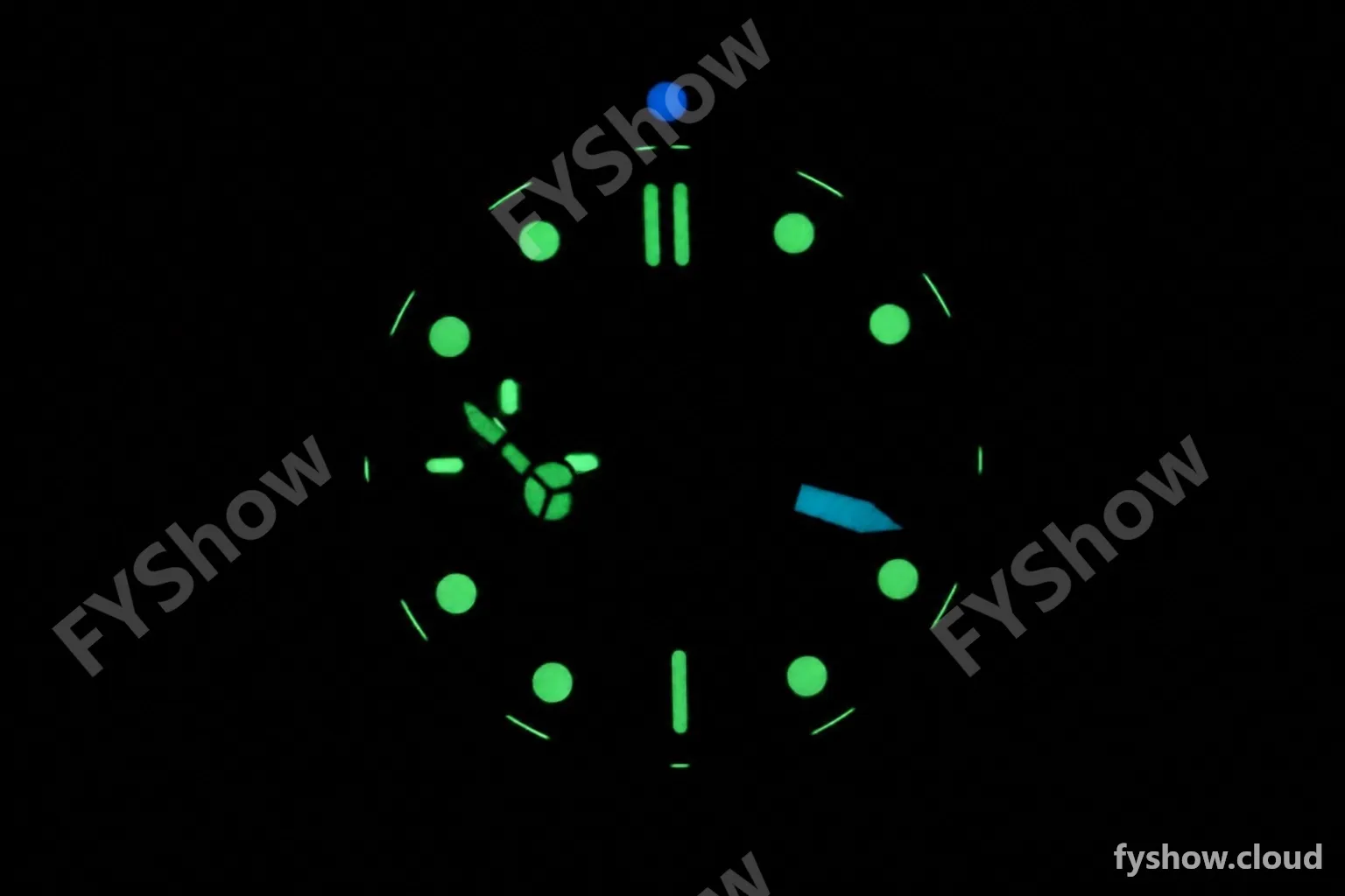 Panerai - PAM1579 Submersible Luna Rossa 42mm SS/RU White VSF P900 - Image 9